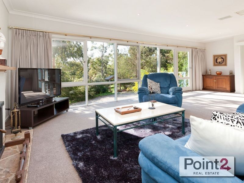 11 Mann Road, Mount Eliza VIC 3930