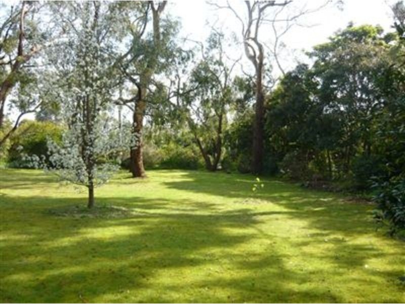 2 Winona Road, Mount Eliza VIC 3930