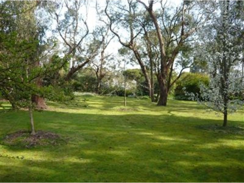2 Winona Road, Mount Eliza VIC 3930