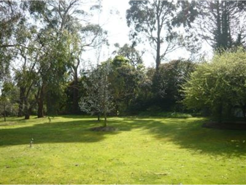 2 Winona Road, Mount Eliza VIC 3930