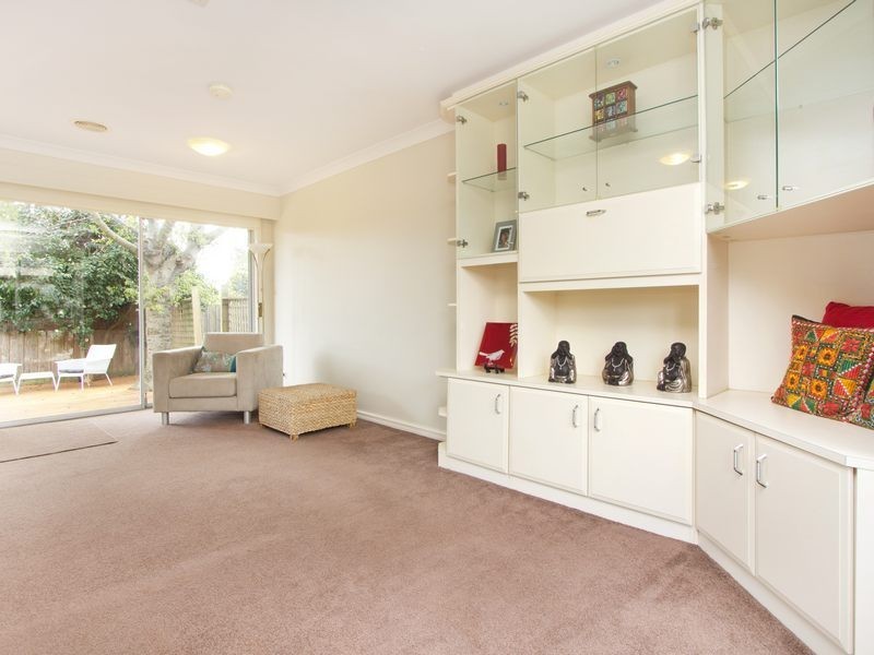 2/11 Coonara Avenue, Mount Eliza VIC 3930