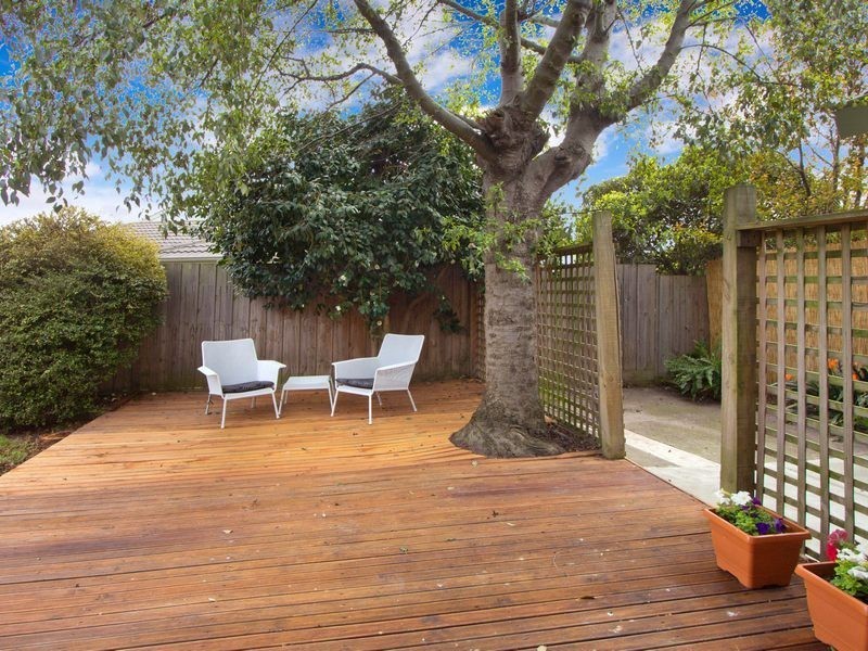 2/11 Coonara Avenue, Mount Eliza VIC 3930