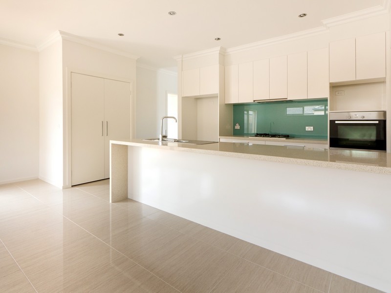 2/147 Mt Eliza Way, Mount Eliza VIC 3930