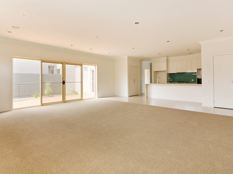 2/147 Mt Eliza Way, Mount Eliza VIC 3930