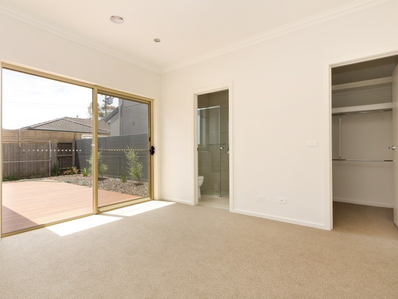 2/147 Mt Eliza Way, Mount Eliza VIC 3930