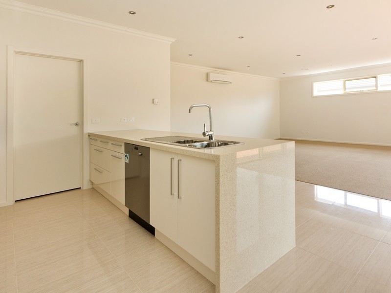 2/147 Mt Eliza Way, Mount Eliza VIC 3930