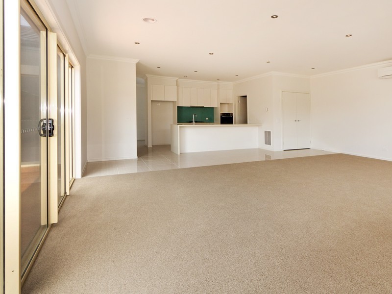 2/147 Mt Eliza Way, Mount Eliza VIC 3930