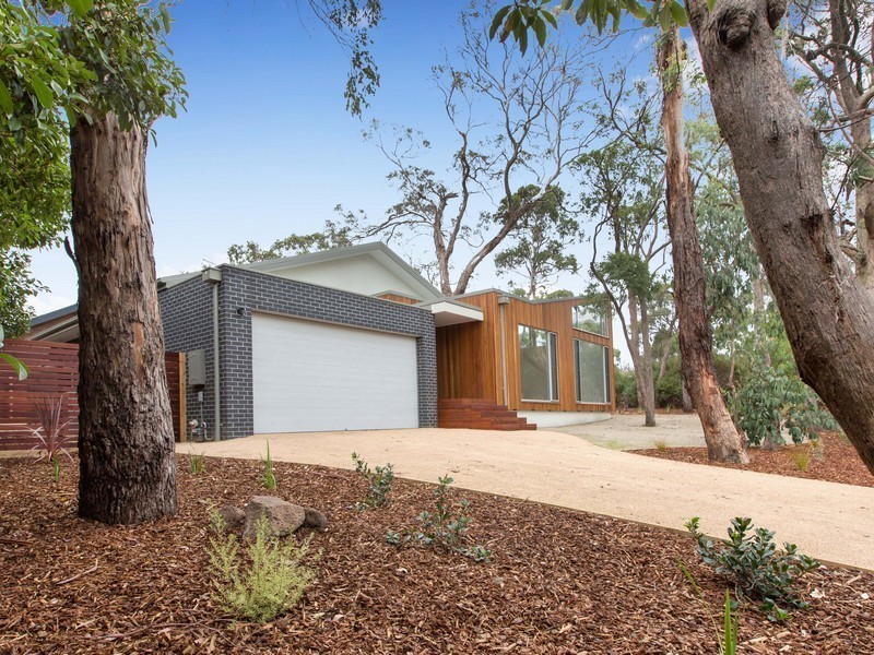 2 Winona Road, Mount Eliza VIC 3930