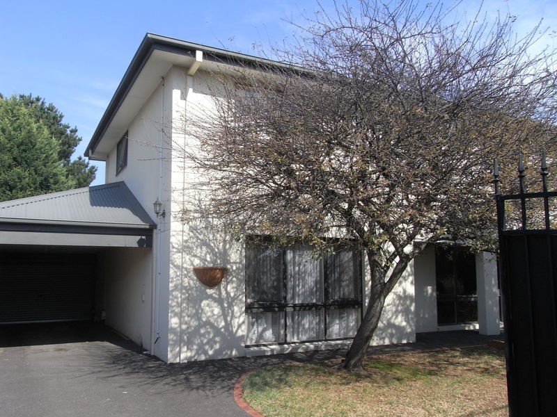 10 Yewers Ave, Mount Eliza VIC 3930