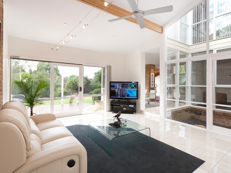 20 McCutcheon Close, Mount Eliza VIC 3930