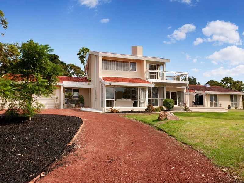 20 McCutcheon Close, Mount Eliza VIC 3930