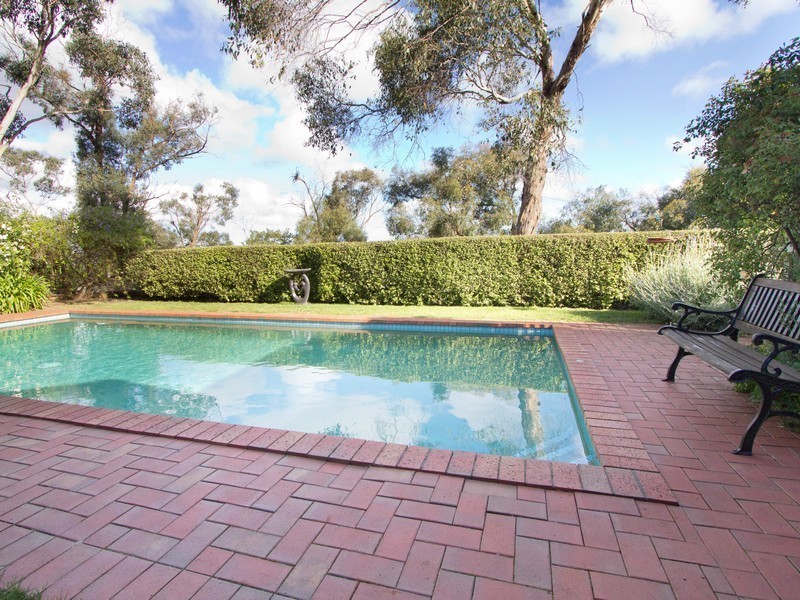 96 Banool Crescent, Mount Eliza VIC 3930