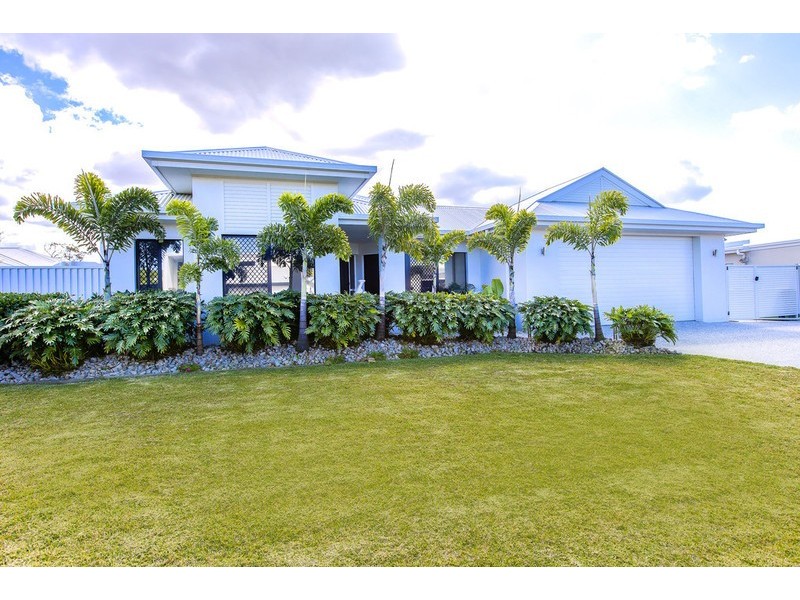 7 North Point Crescent, Pelican Waters QLD 4551