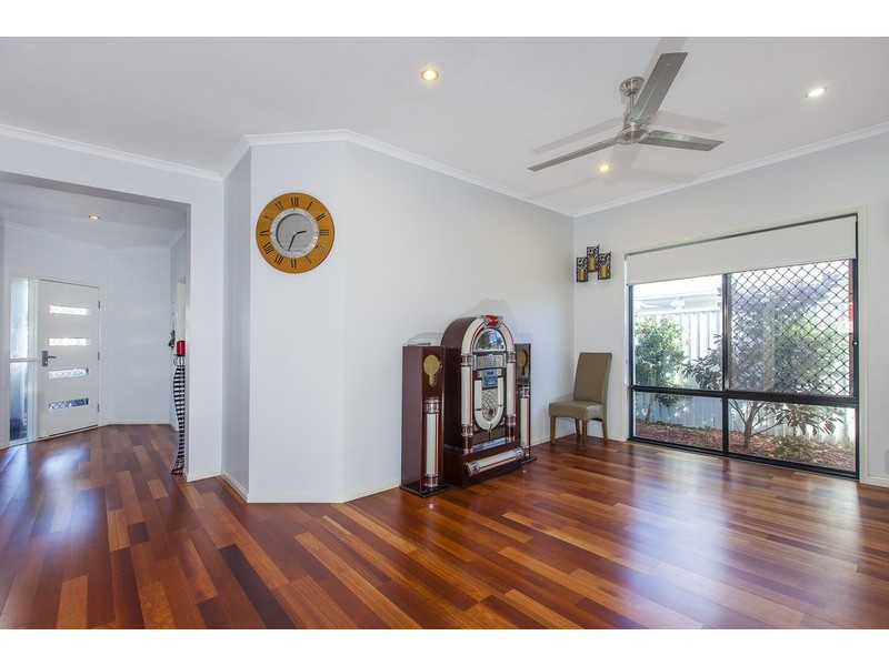 7 North Point Crescent, Pelican Waters QLD 4551