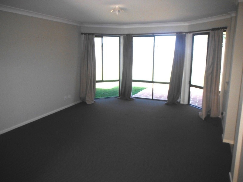 30 Eric Drive, Blackstone QLD 4304