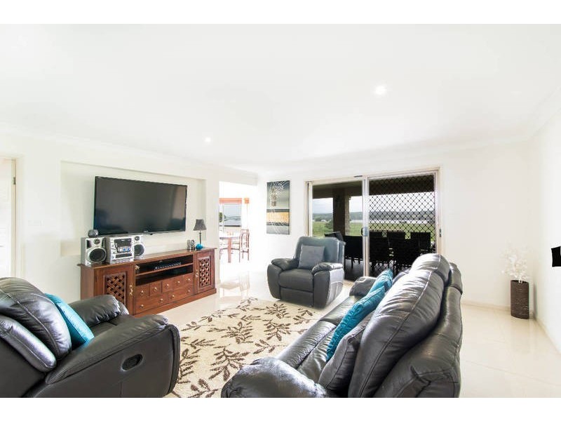 16 Nairn Terrace, Junction Hill NSW 2460