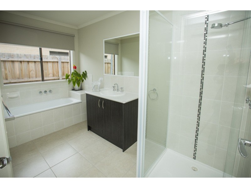 75 Wingara Drive, Rosebud West VIC 3940