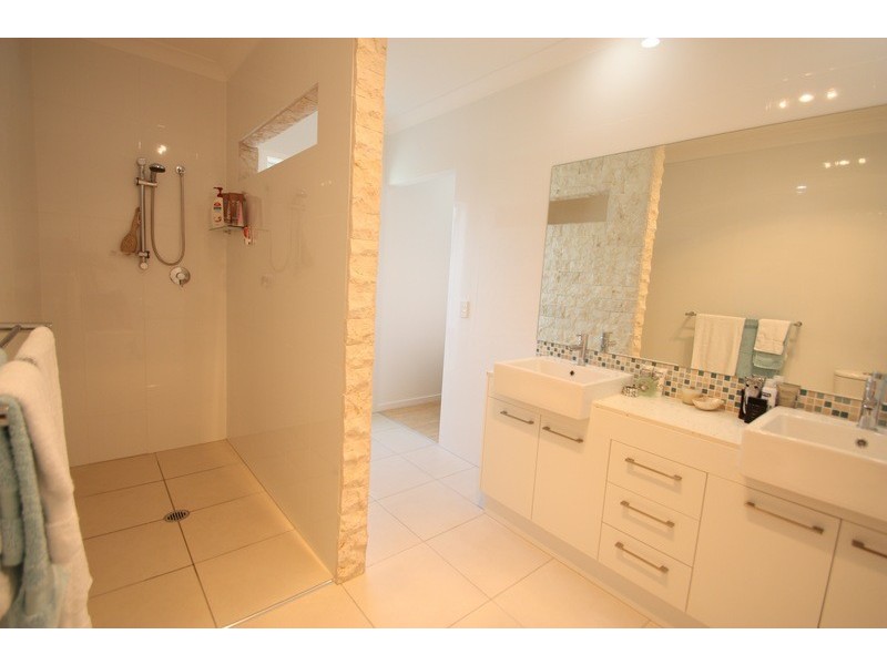 70 Albion Avenue, Miami QLD 4220