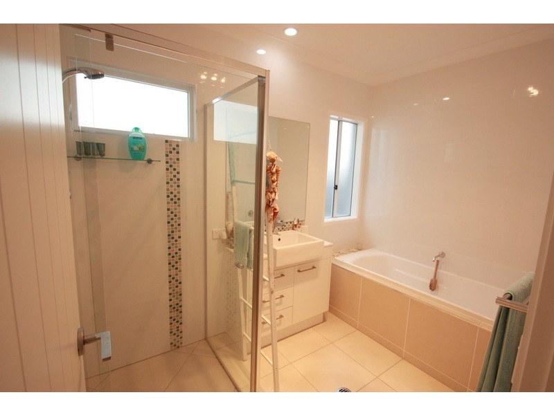 70 Albion Avenue, Miami QLD 4220