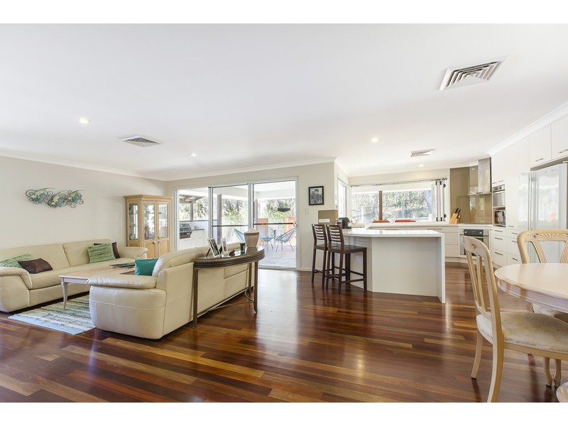 13 Wattlefield Road, Little Mountain QLD 4551