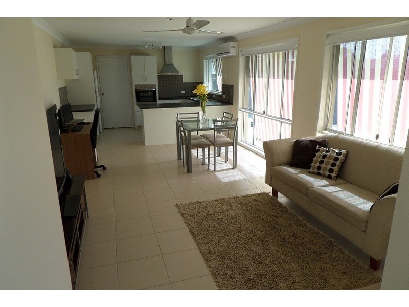 1/21 Coventry Court, Labrador QLD 4215