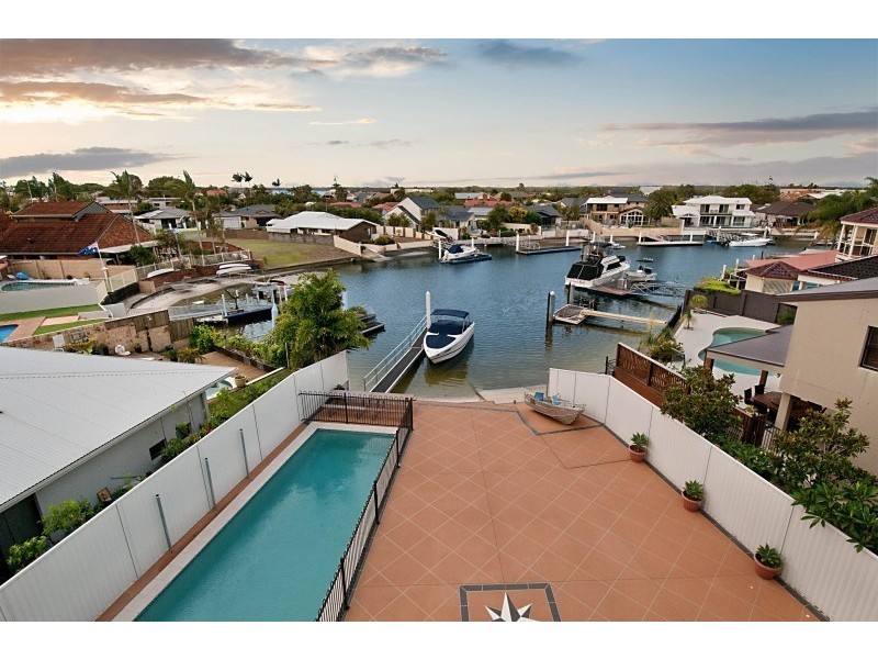 7 Wau Avenue, Runaway Bay QLD 4216