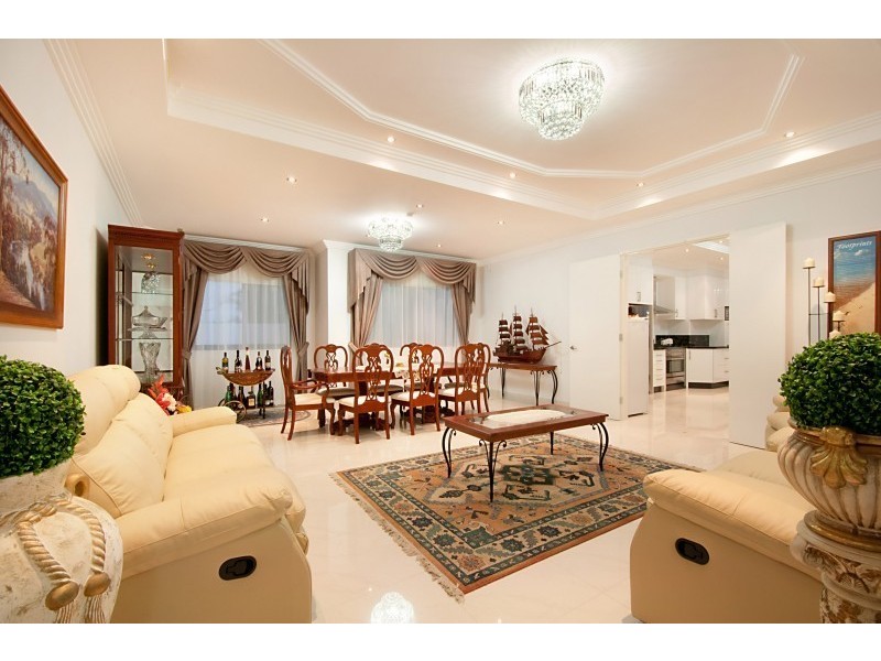 7 Wau Avenue, Runaway Bay QLD 4216