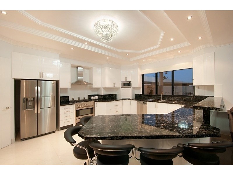 7 Wau Avenue, Runaway Bay QLD 4216