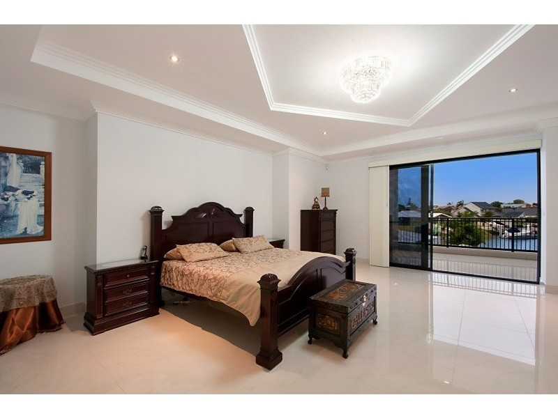 7 Wau Avenue, Runaway Bay QLD 4216