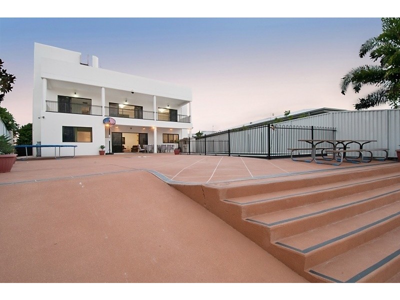 7 Wau Avenue, Runaway Bay QLD 4216