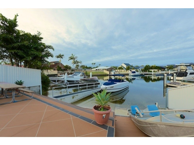 7 Wau Avenue, Runaway Bay QLD 4216