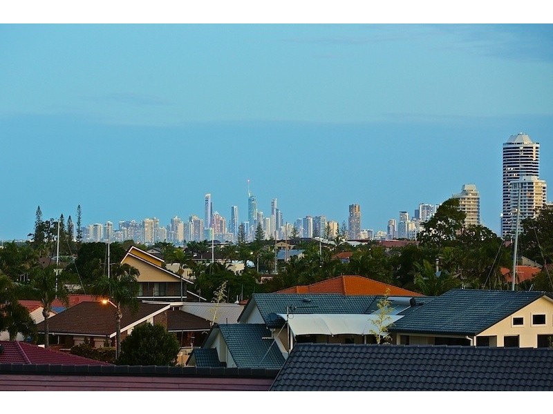 7 Wau Avenue, Runaway Bay QLD 4216