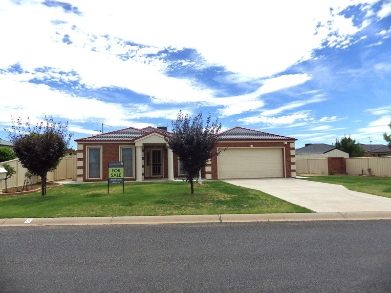 8 Powell Street, Narrandera NSW 2700