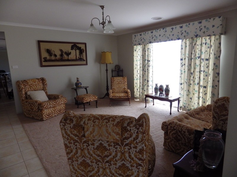 8 Powell Street, Narrandera NSW 2700