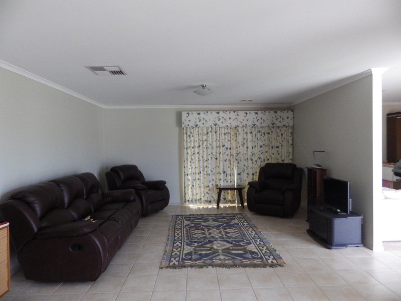 8 Powell Street, Narrandera NSW 2700