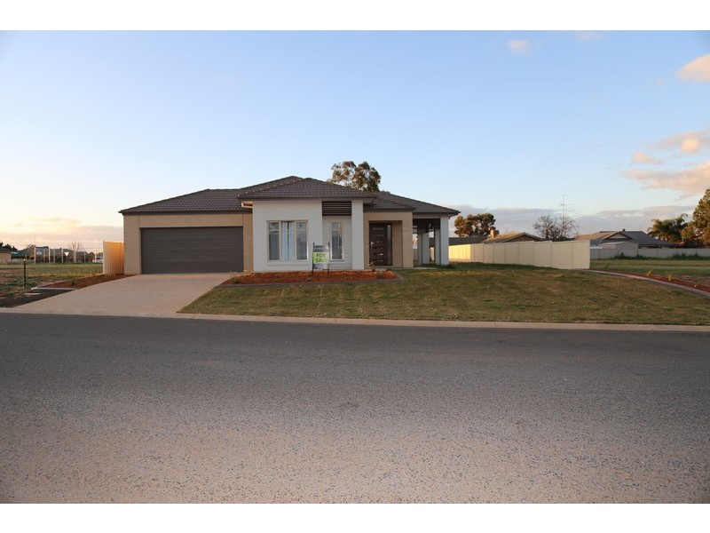 73 Lettie Street, Narrandera NSW 2700