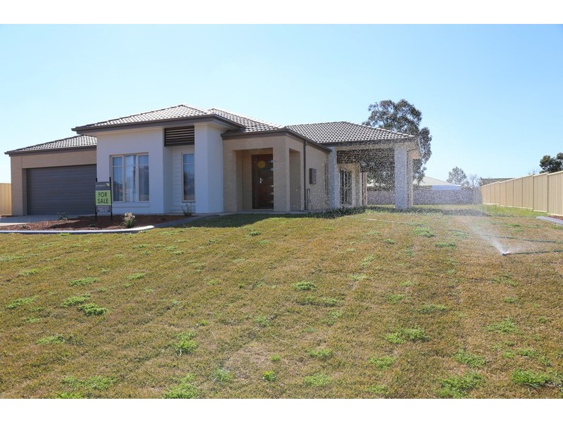 73 Lettie Street, Narrandera NSW 2700