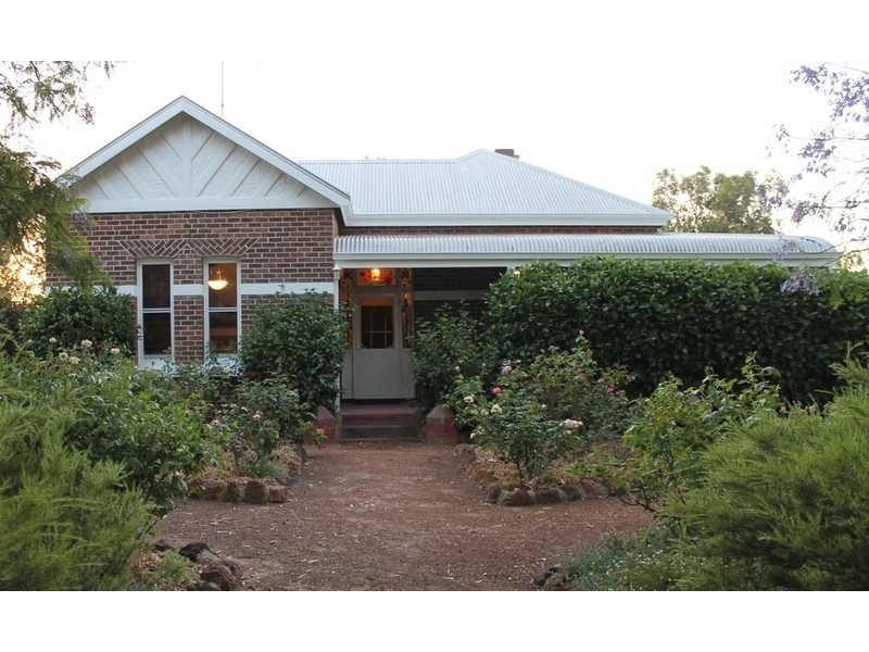 32 Tucker Street, Katanning WA 6317