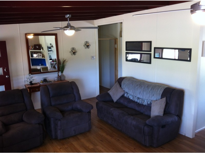 42 Hibernia Road, Capella QLD 4723