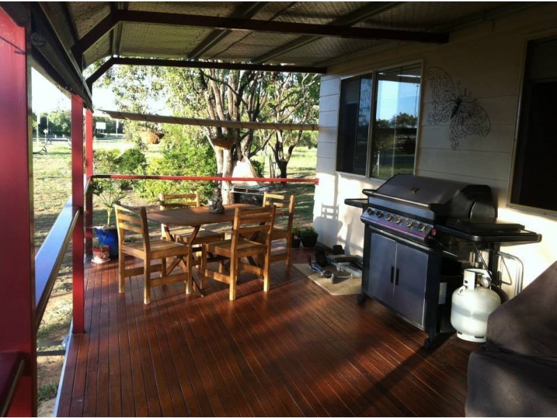 42 Hibernia Road, Capella QLD 4723