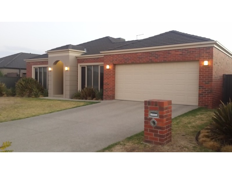 2 Suffolk Crt., Alfredton VIC 3350