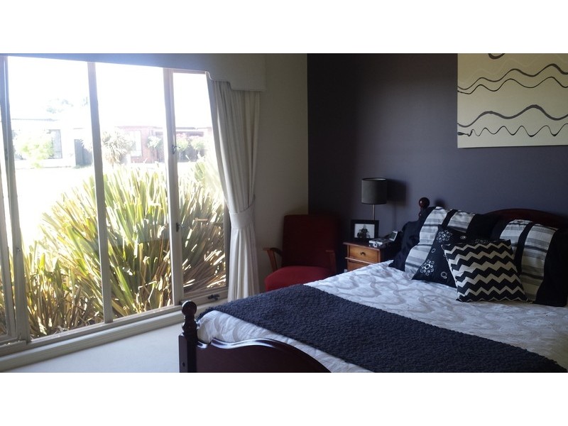 2 Suffolk Crt., Alfredton VIC 3350