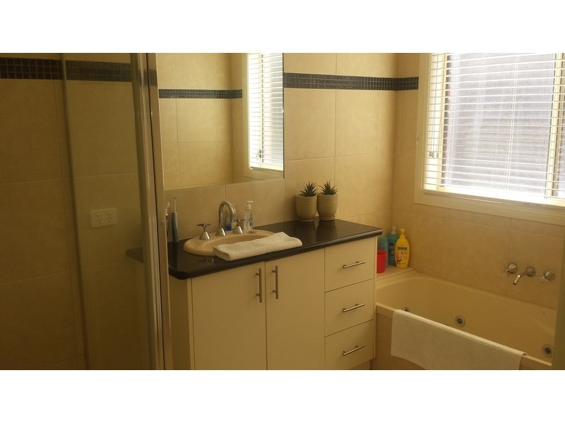 2 Suffolk Crt., Alfredton VIC 3350