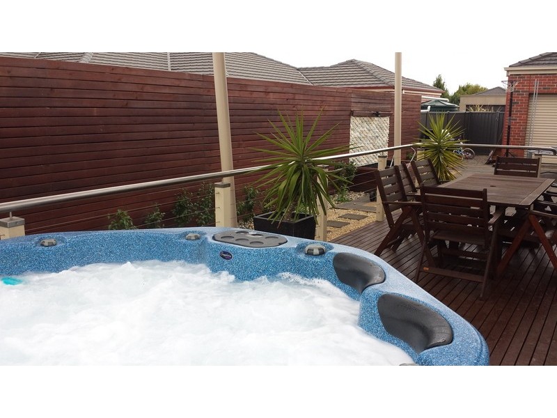 2 Suffolk Crt., Alfredton VIC 3350