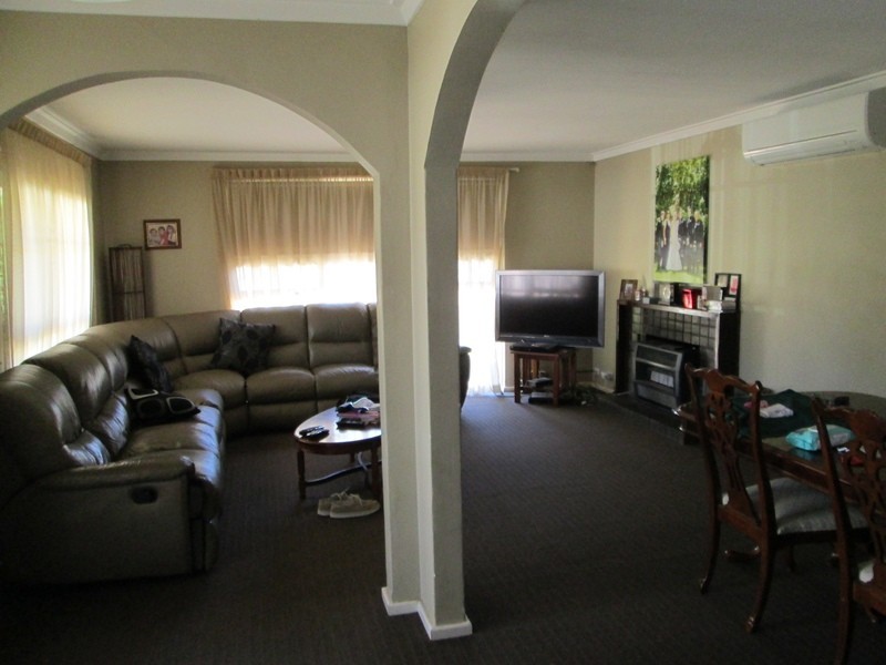 20 Acacia Road, Maida Vale WA 6057