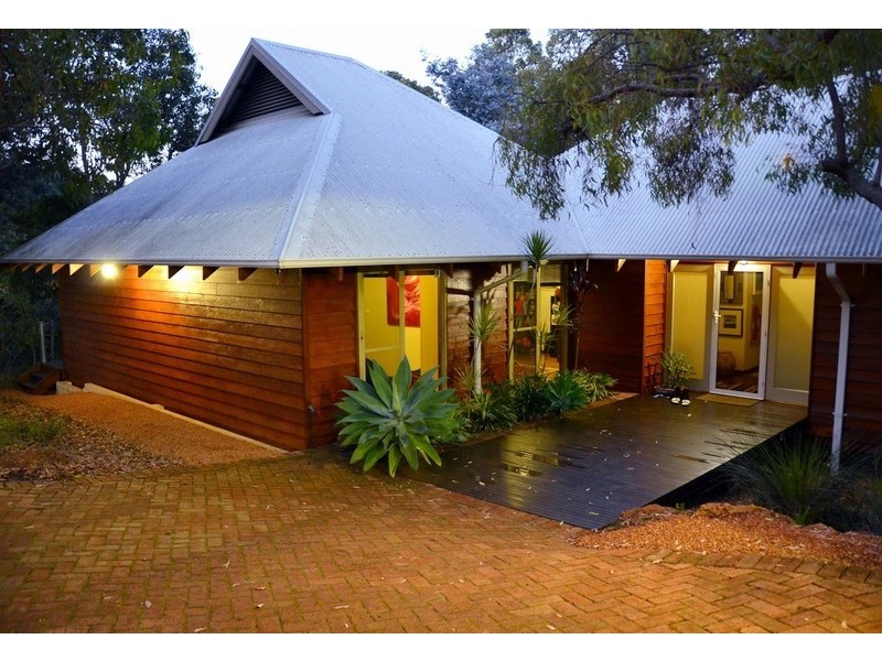 945 Martin Road, Mundaring WA 6073