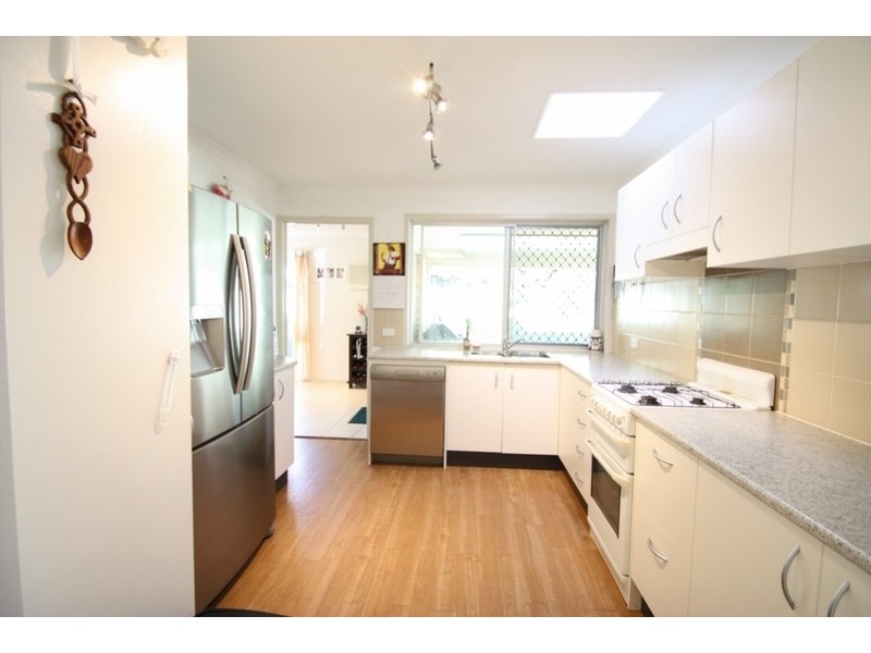 33 Railway Parade, Glass House Mountains QLD 4518