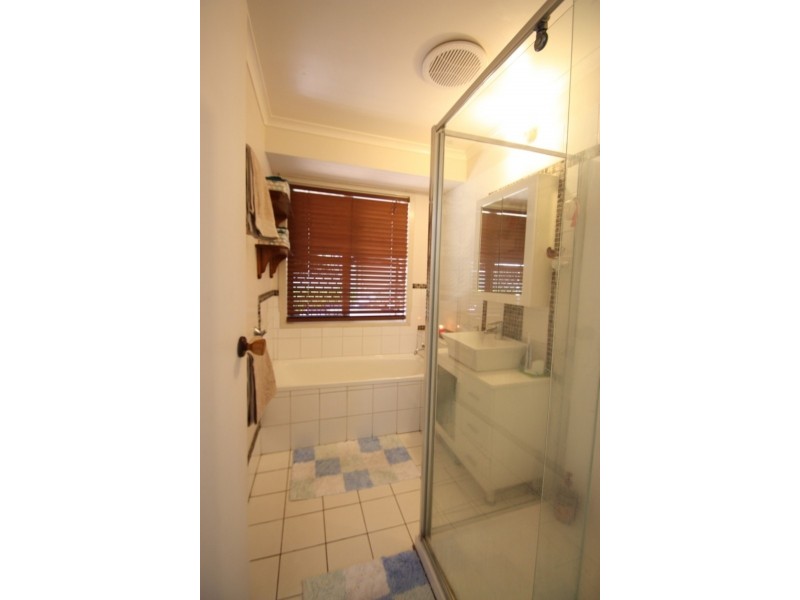 33 Railway Parade, Glass House Mountains QLD 4518