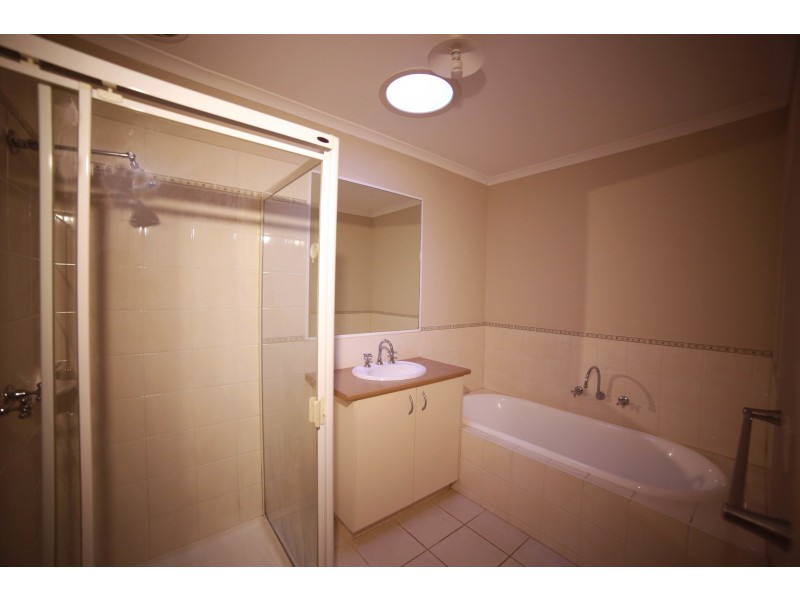 2 Redbark Hill Circuit, South Morang VIC 3752