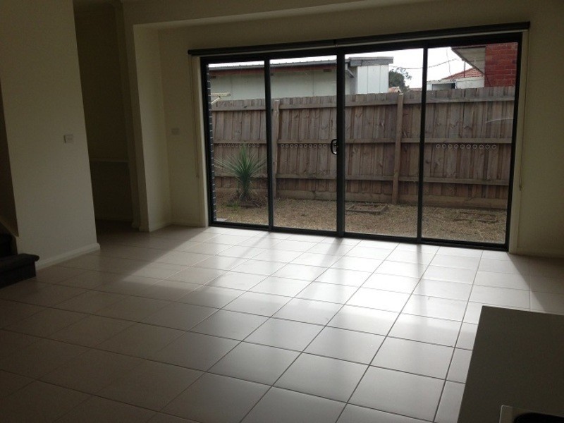 2/3 Howard Court, Glenroy VIC 3046